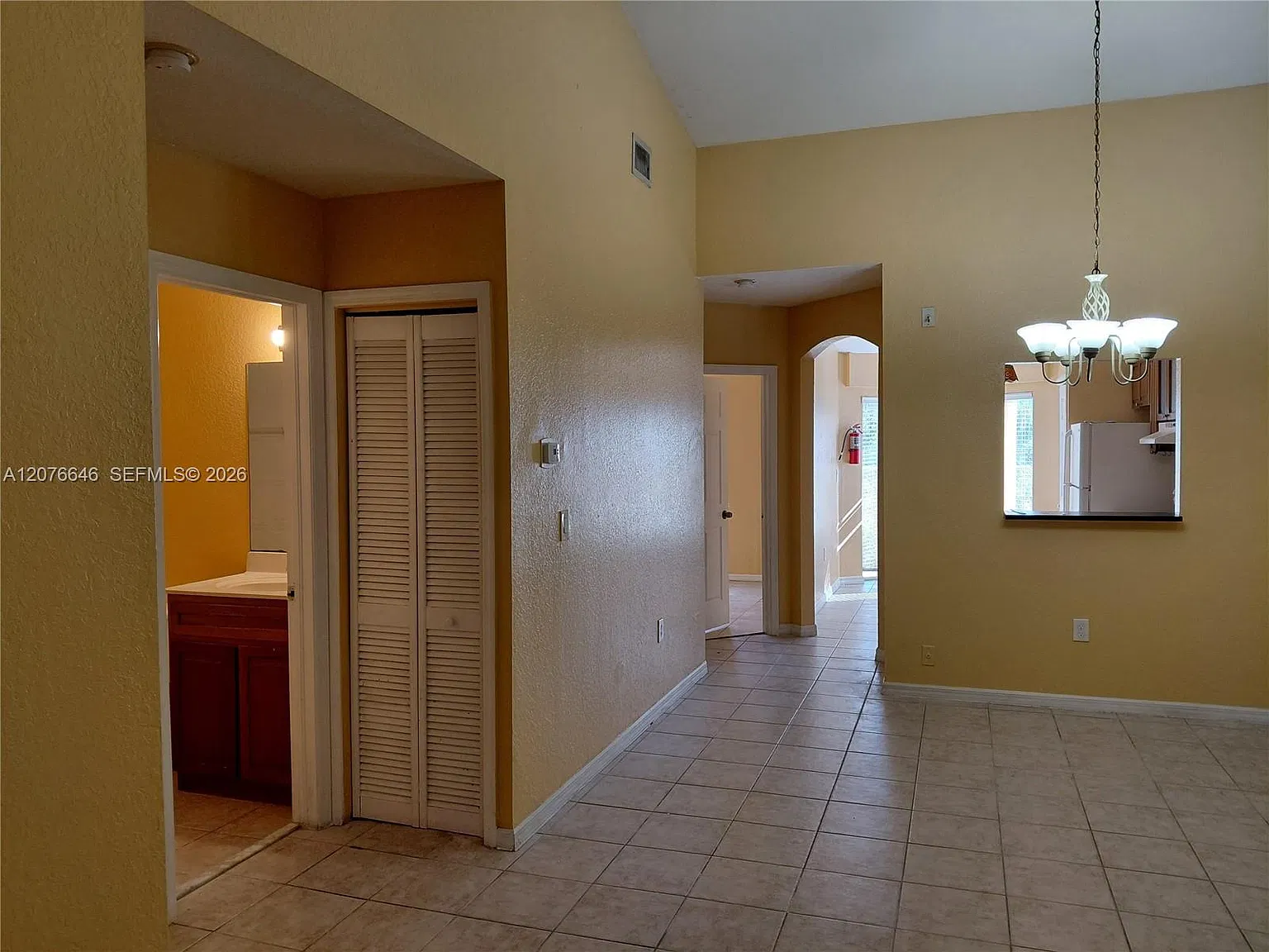 83 NE 13th Ave — Photo 3