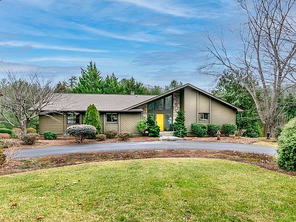 3rd image of 15 Highlander Ln