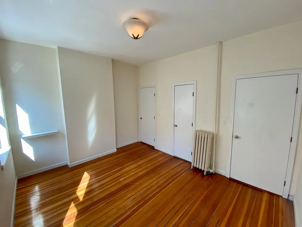 3 bed, 1.5 bath, $5,100 — Photo 4
