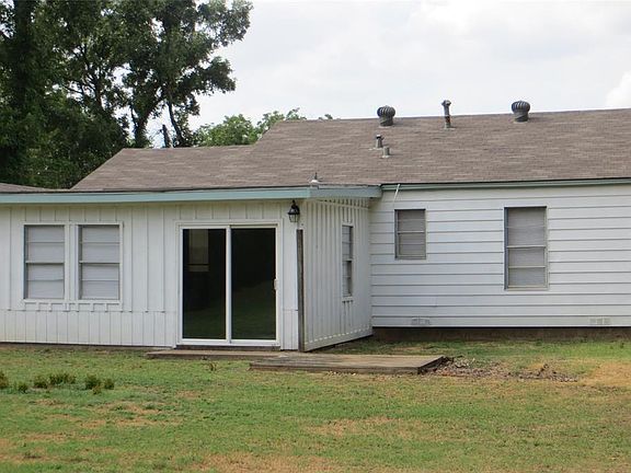 4th image of 3210 Saint Lo Dr