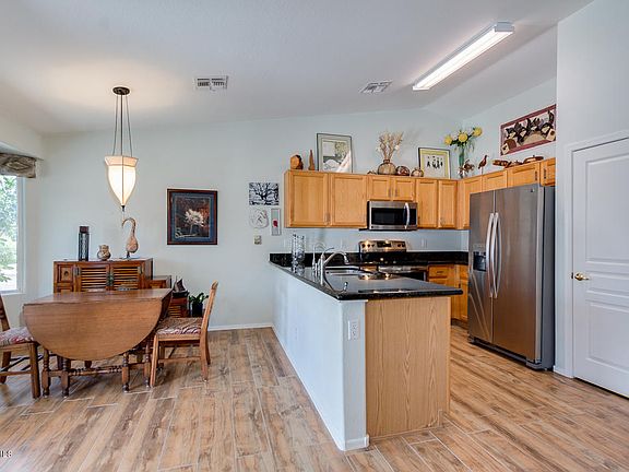 3rd image of 1461 E Bellerive Dr