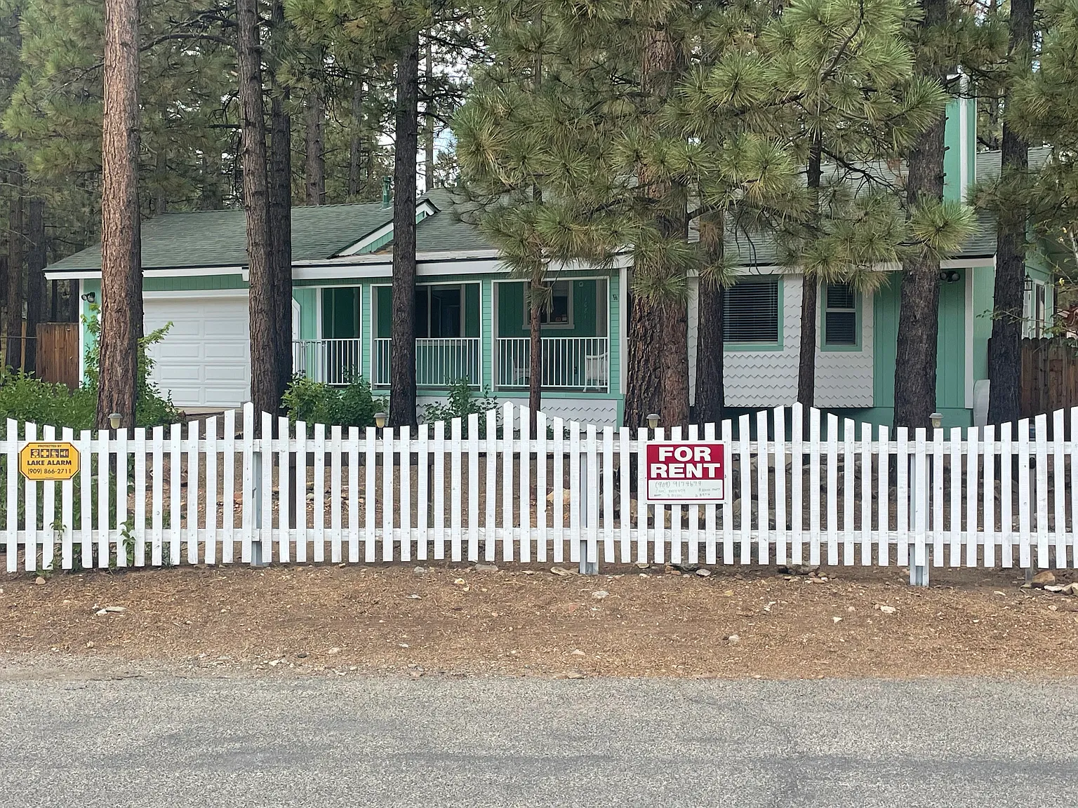 3 bed, 1153 sqft, $2,200 — Photo 2