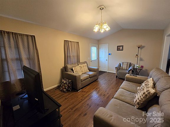 3rd image of 615 Tremont St