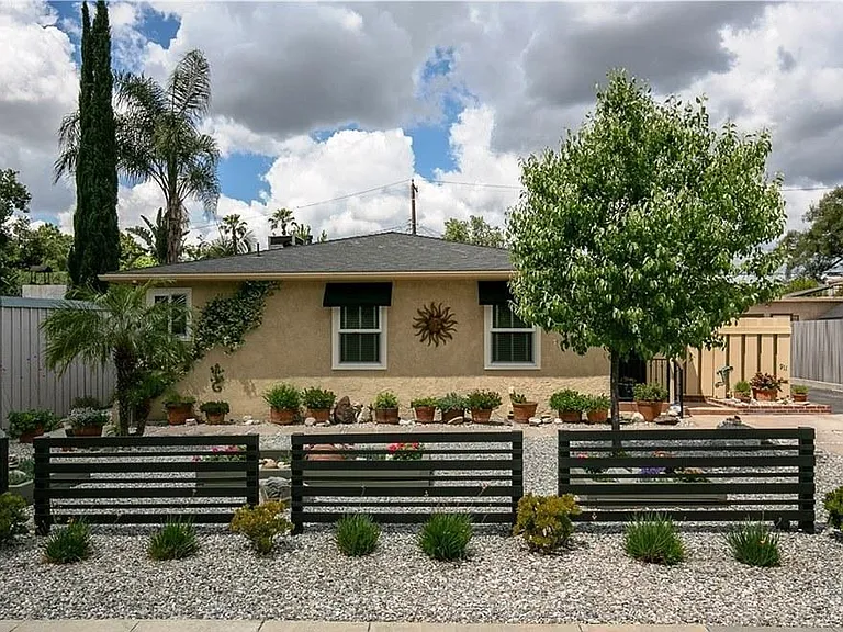 909 N Santa Anita Ave — Photo 4