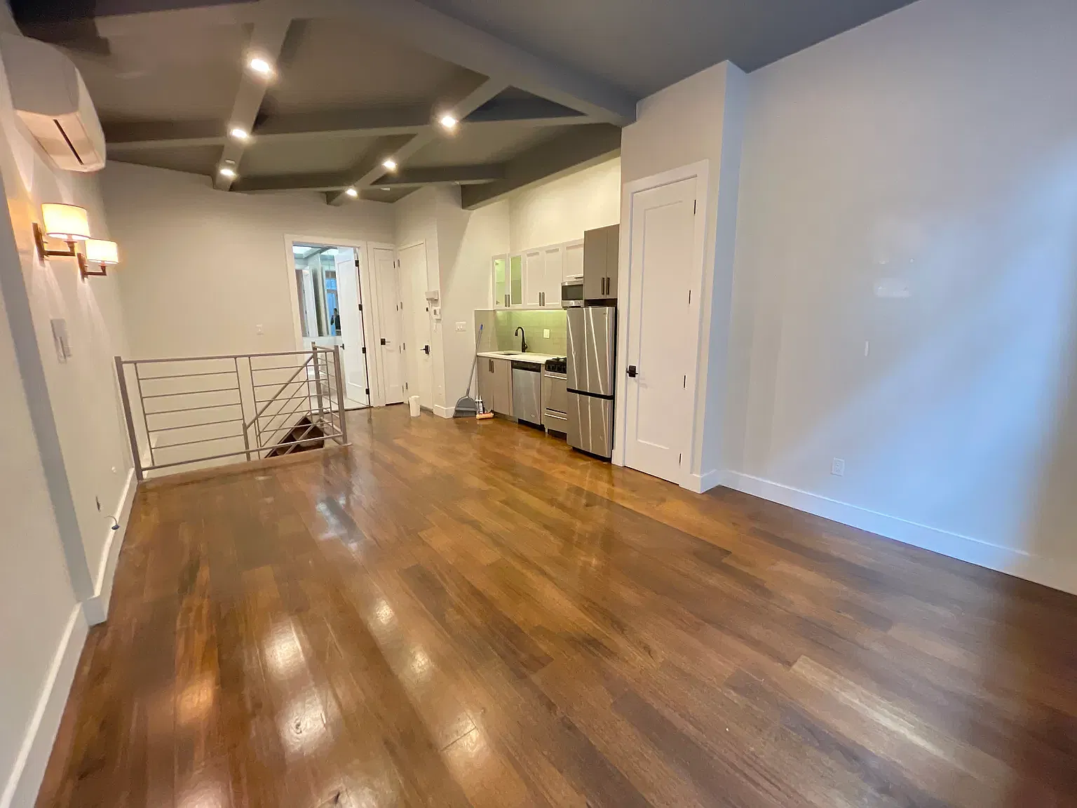 537 Park Place — Photo 3