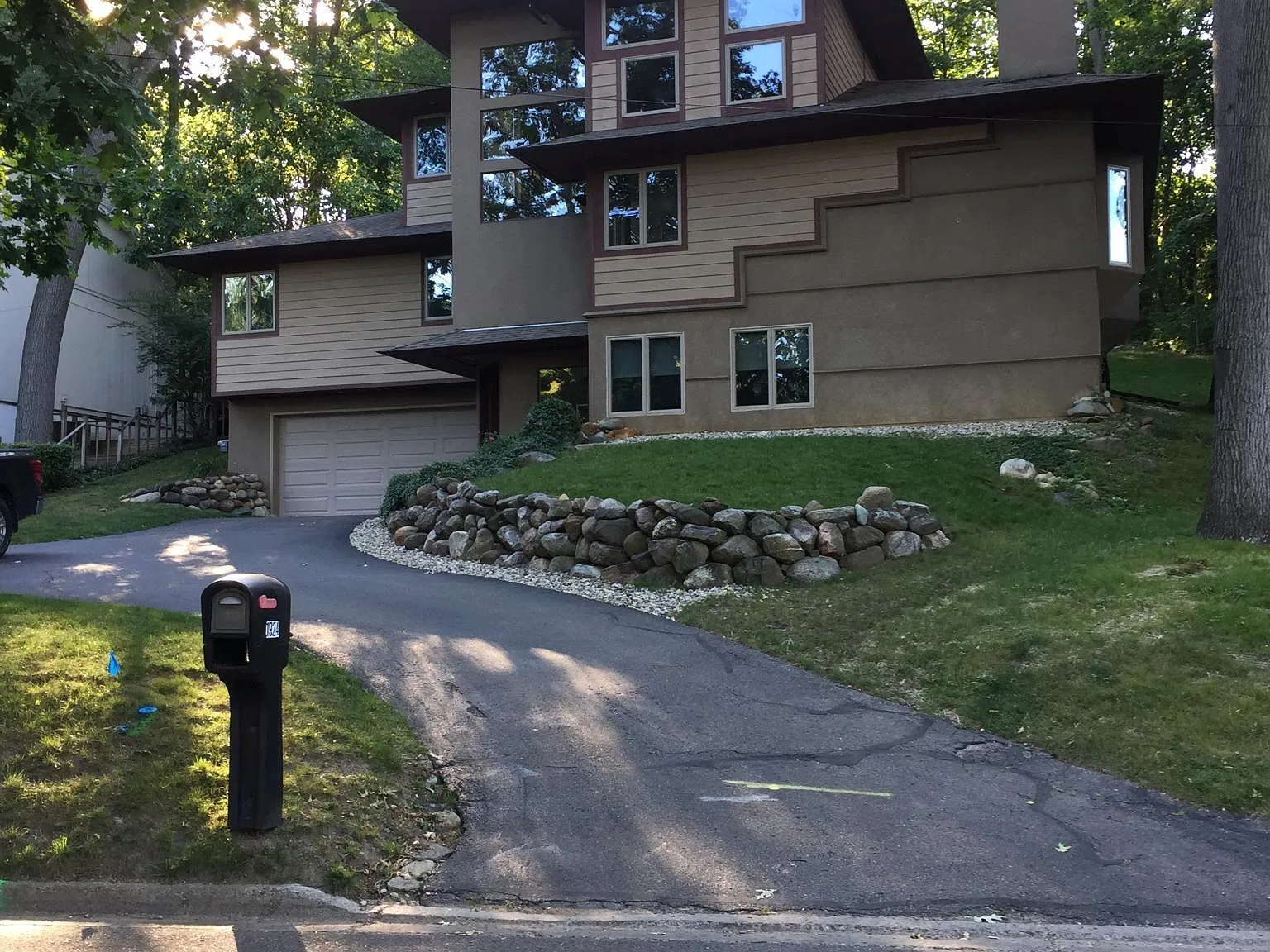 1924 Parkwood Way — Photo 2