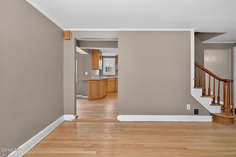 5th image of 37 Victor Street