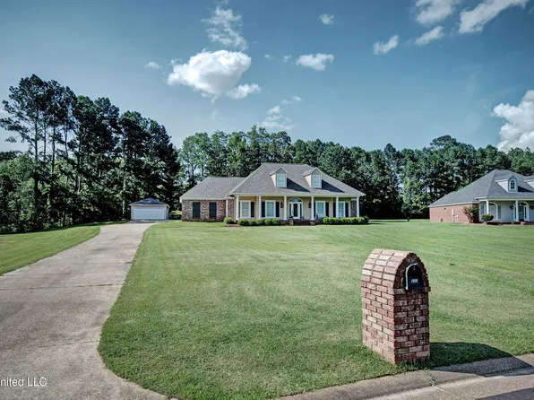 207 Wisteria Ct, Flowood, MS 39232