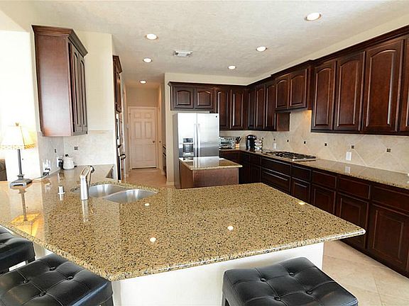 4th image of 6121 Bradford Ln
