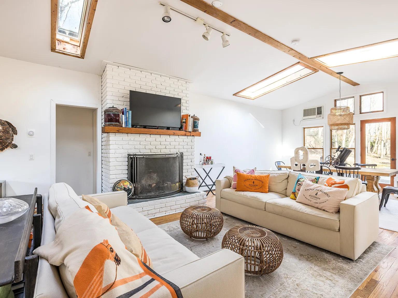 Stylish Summer Getaway — Photo 3