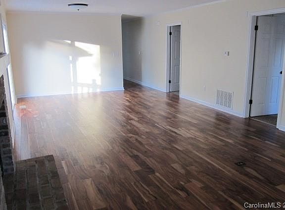 4th image of 505 Belvidere Ct