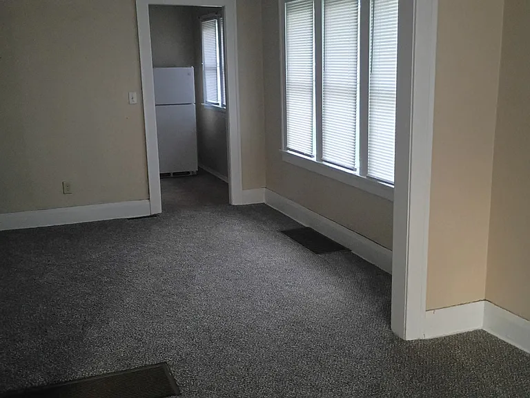 1537 Carlyle St — Photo 7