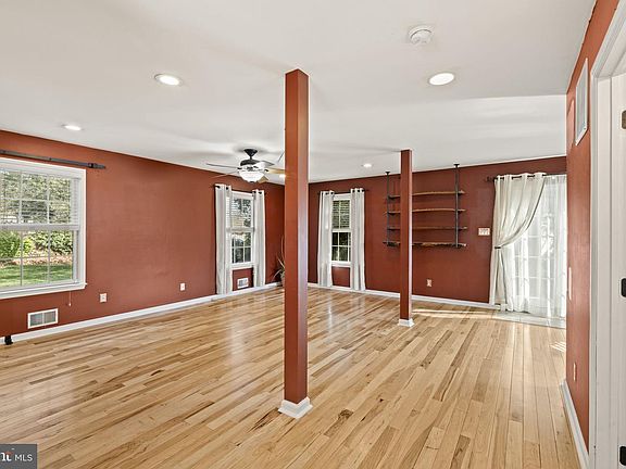 5th image of 329 Maple Rd