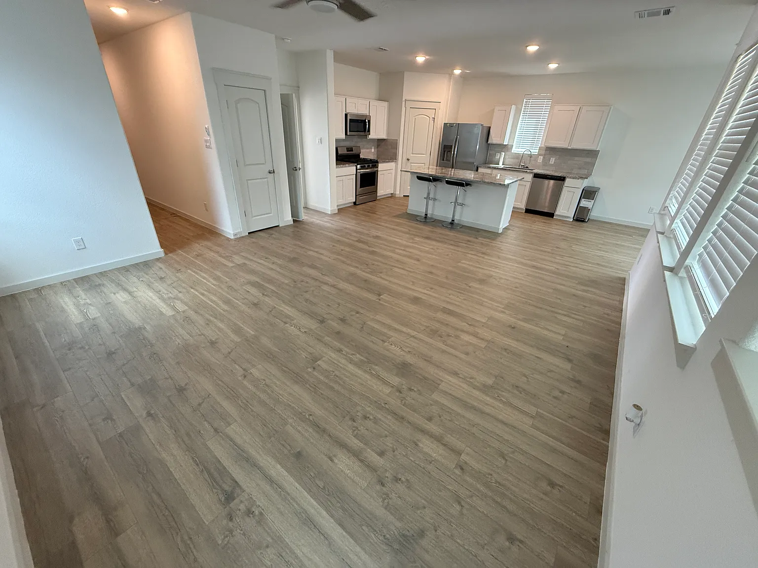 4 bed, 3.5 bath, 2017 sqft, $2,895 — Photo 4