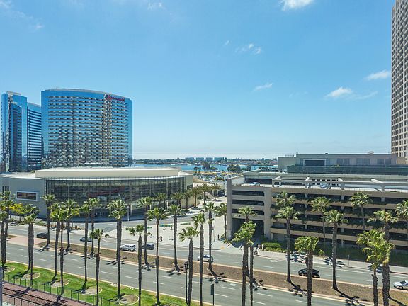 2nd image of 500 W Harbor Dr Unit 922