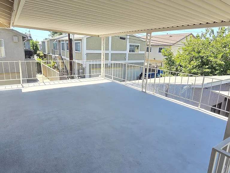 405 S Kroeger St — Photo 44