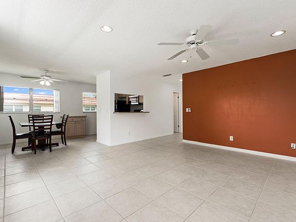 5th image of 29 Pine Arbor Lane #202