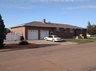 511 E Oak Ave, Glen Ullin, ND 58631