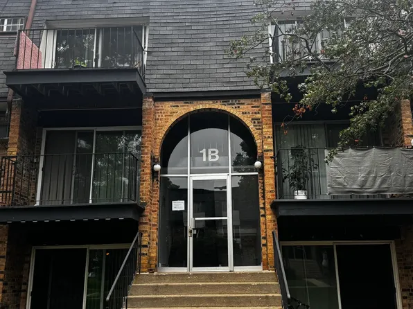 1B E Dundee Quarter Dr Unit 104, Palatine, IL 60074