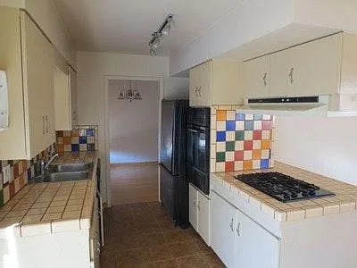2 bed, 1040 sqft, $2,200 — Photo 4
