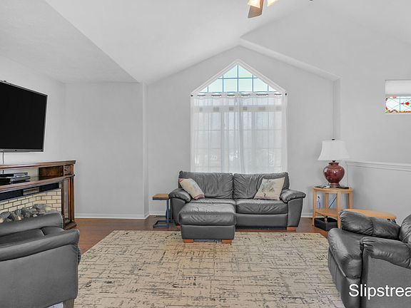 5th image of 1596 121st Ave