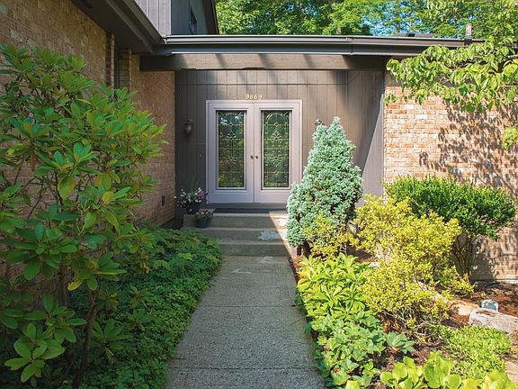 2nd image of 9869 Forestglen Dr