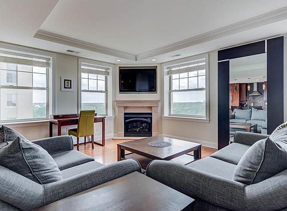 3rd image of 232 N Kingshighway Blvd APT 1407