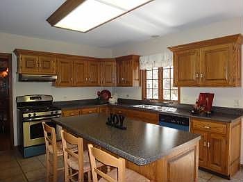 3rd image of 490 Columbine Ln