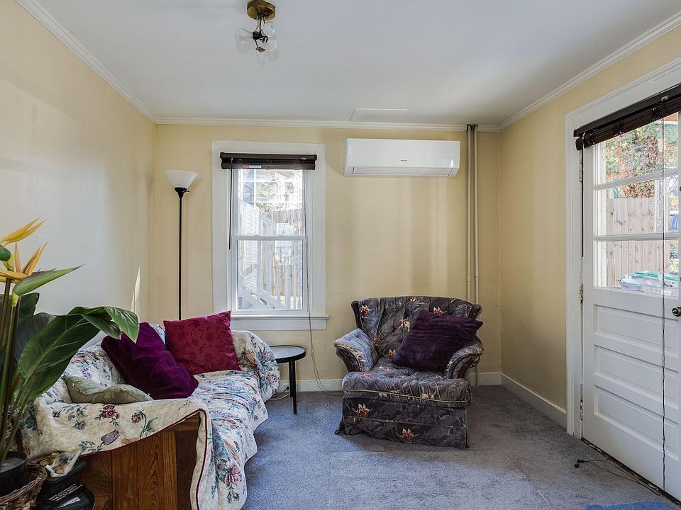 2nd image of 939 Henry Ave APT A