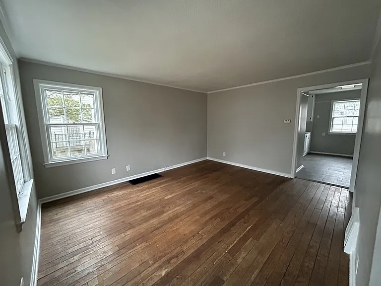 2022 Kentucky St — Photo 3