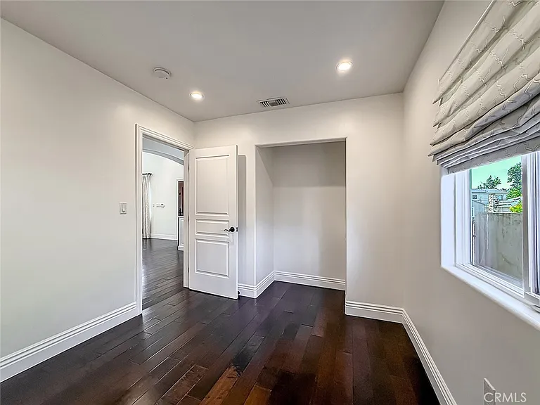 5960 Balcom Ave — Photo 20