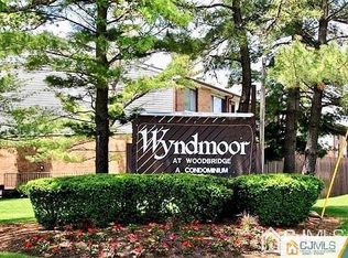 109 Cricket Ln, Woodbridge, NJ 07095