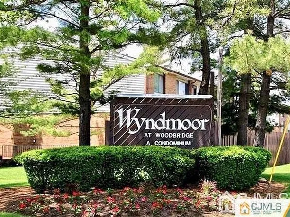 109 Cricket Ln, Woodbridge, NJ 07095