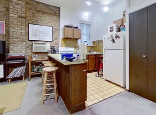 Raised First Floor East Lakeview One Bedroom, Chicago, IL 60657