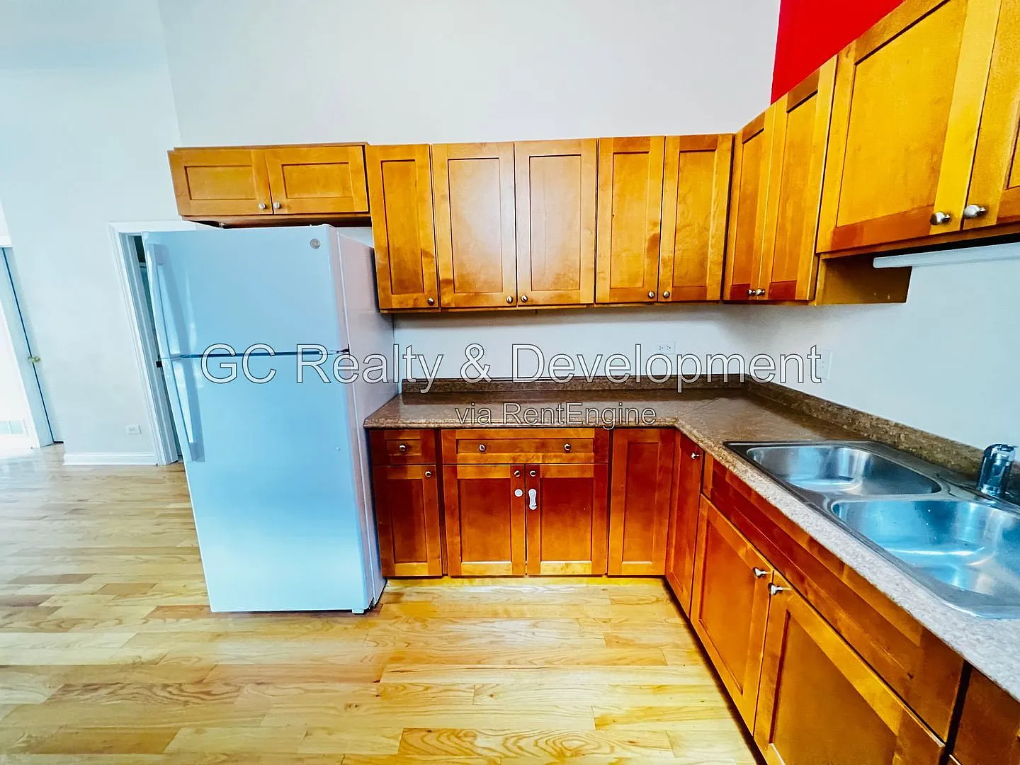 4 bed, 2.0 bath, 1900 sqft, $2,600 — Photo 2