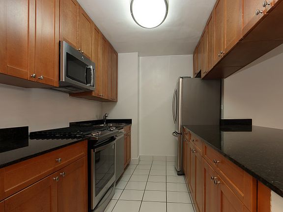 5th image of 77 W 15th St #320