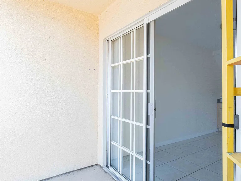 1131 Campbell St #211 — Photo 10
