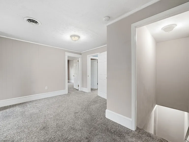 118 Wilson Ave — Photo 16