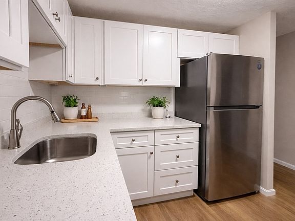5th image of 5 Kennedy Dr #3
