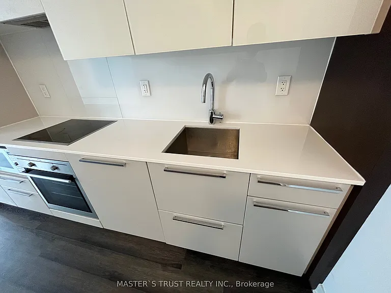 15 Grenville St #1708 — Photo 10