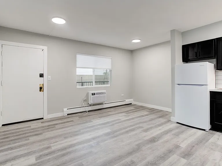 1 and 2 Bedroom Modern Renovated Living with a Community Courtyard & Dog Park in North Denver — Photo 9