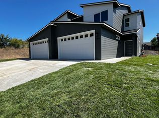 1806 N Coach Ln #1808, Greenacres, WA 99016