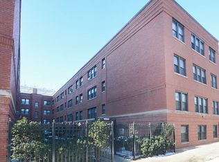 5740 N Winthrop Ave #902, Chicago, IL 60660