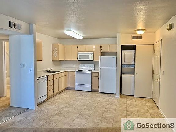 3rd image of 30 Castlewood Dr APT 207