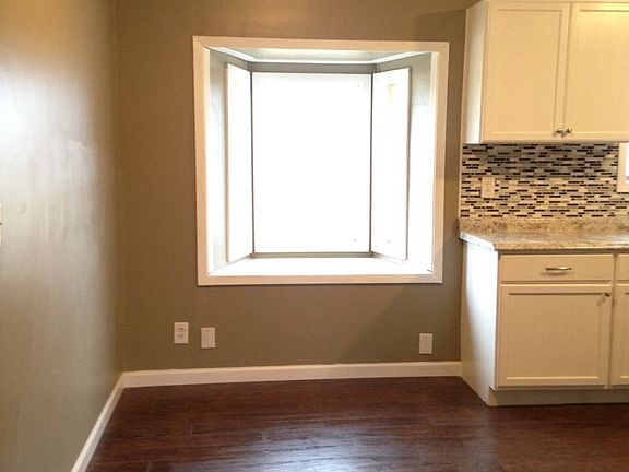 3rd image of 807 Grimes St