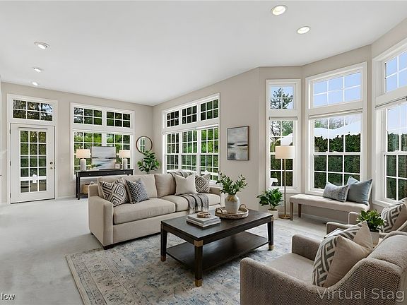 3rd image of 195 Blossom Ln