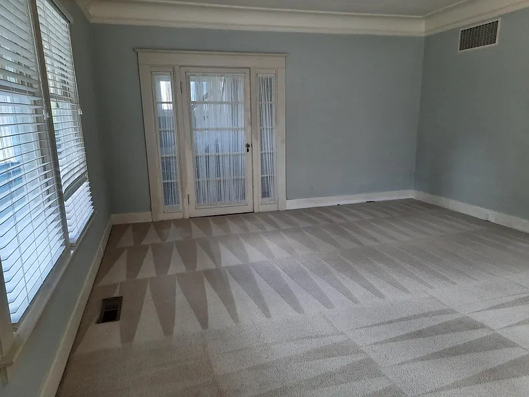 145 S Franklin Ave #B — Photo 8