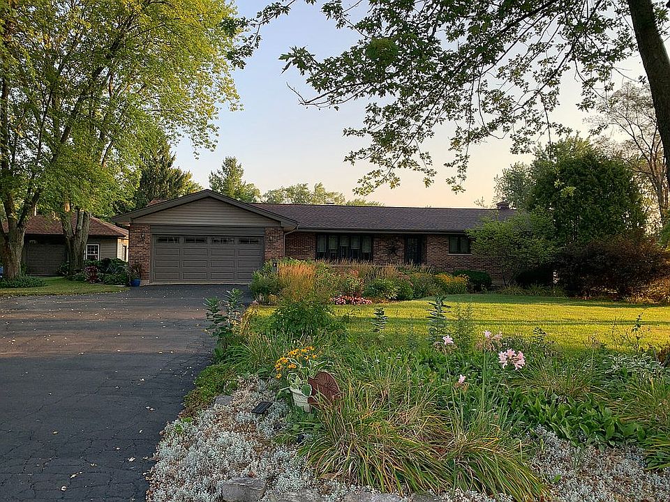 1st image of 20400 W Landau Ln