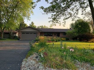 20400 W Landau Ln, Mundelein, IL 60060