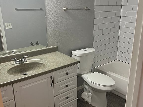 3rd image of 444 W 6th Pl APT 207